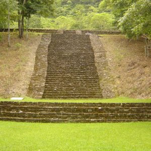 Plaza principal de la zona arqueologica.